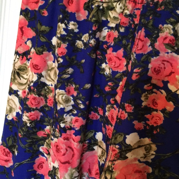 💐Buttery Soft Flower Print Leggings💐 - Picture 3 of 3